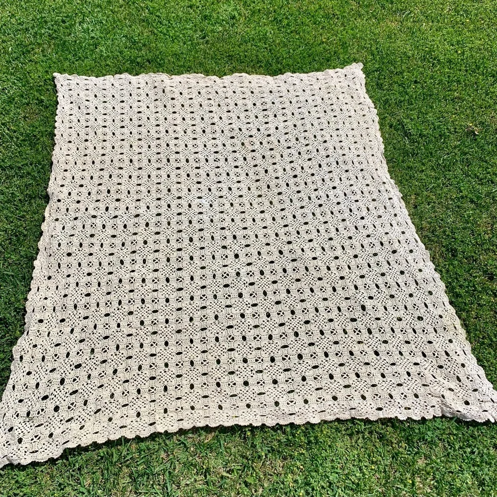 Crochet table cloth